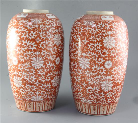 A pair of Chinese rouge-de-fer decorated ovoid vases, 19th century, height 38cm